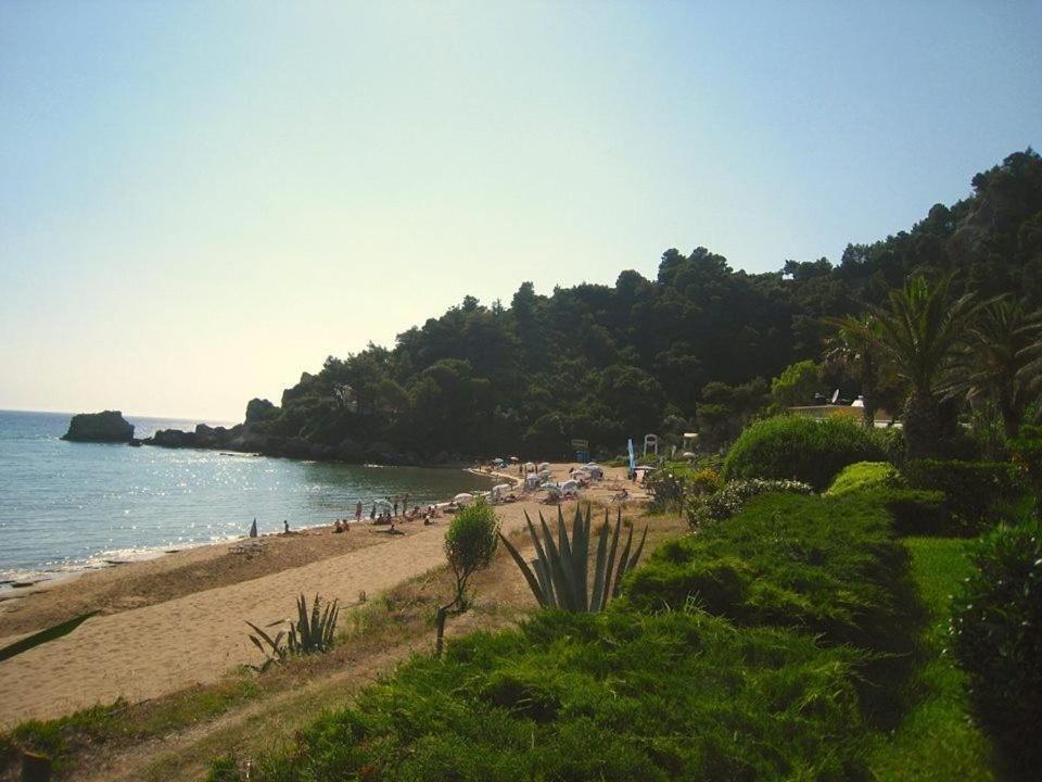 Alexandras On The Beach And Pool Apt Глифада Экстерьер фото