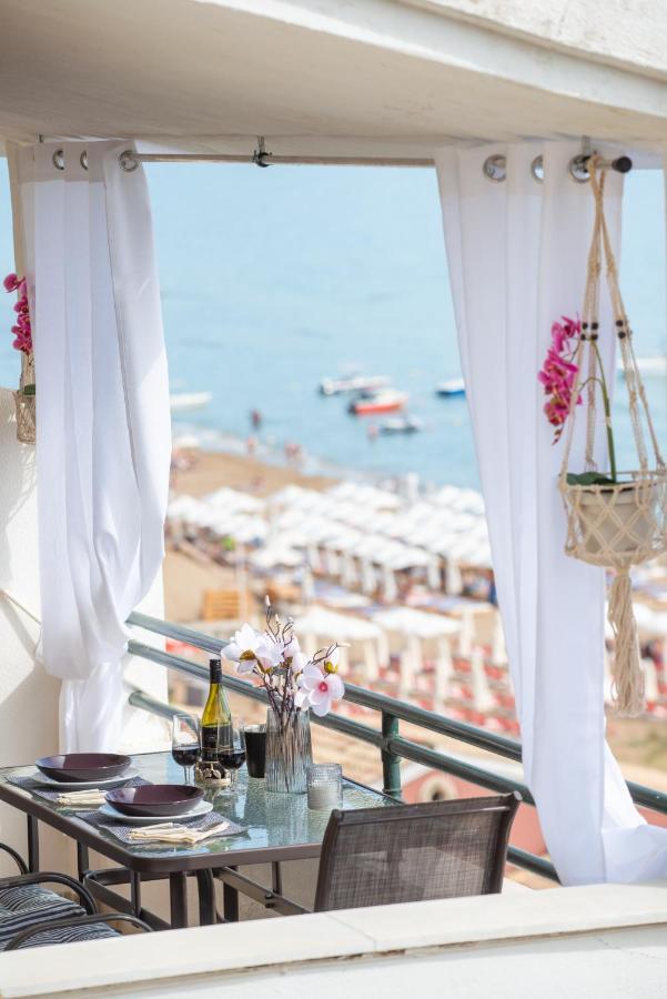 Alexandras On The Beach And Pool Apt Глифада Экстерьер фото